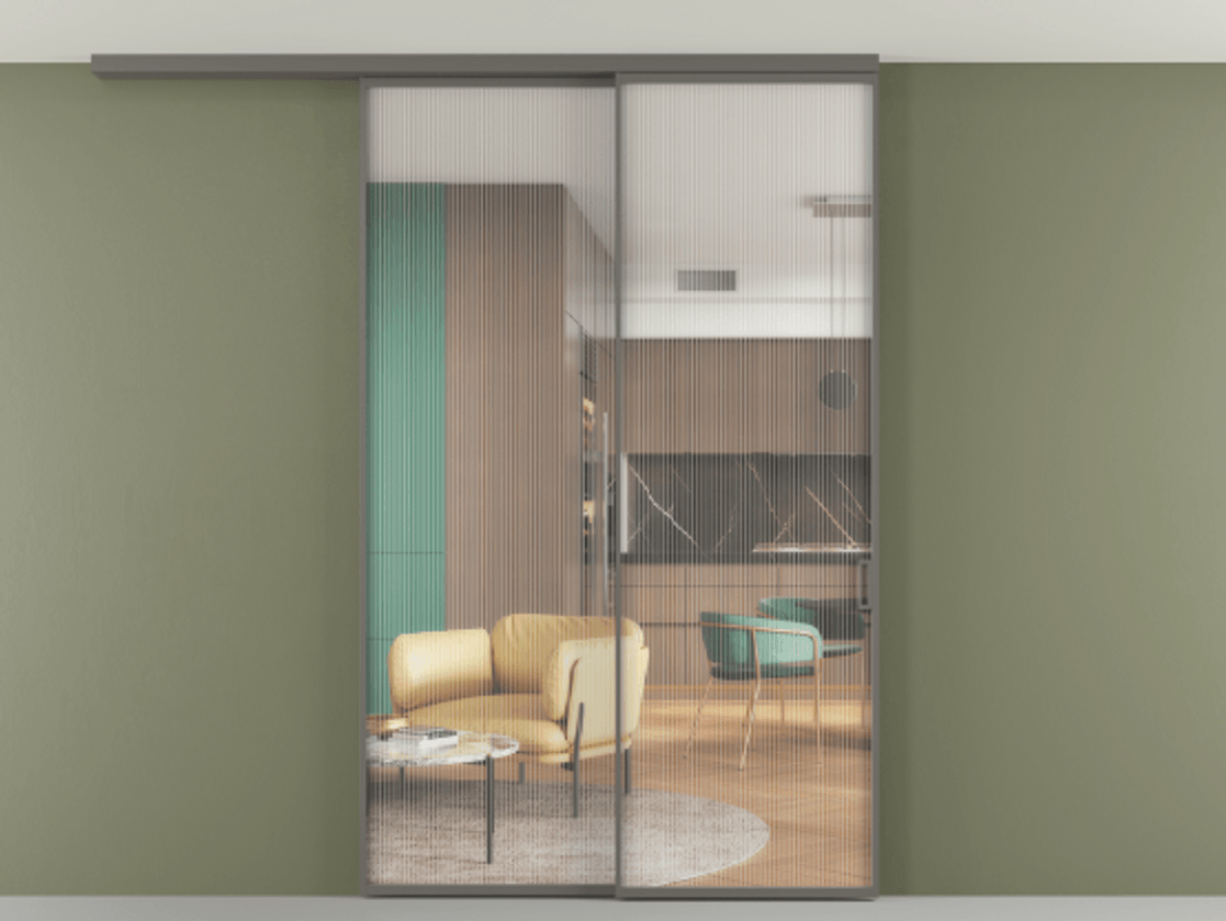 Перегородка Formato вдоль стены на потолок 2 створки с синхронным механизмом АЛПР 040.01 Алюминий классический серый Рифлёное стекло "Мору", триплекс Цена 14590 Br | Volhovec