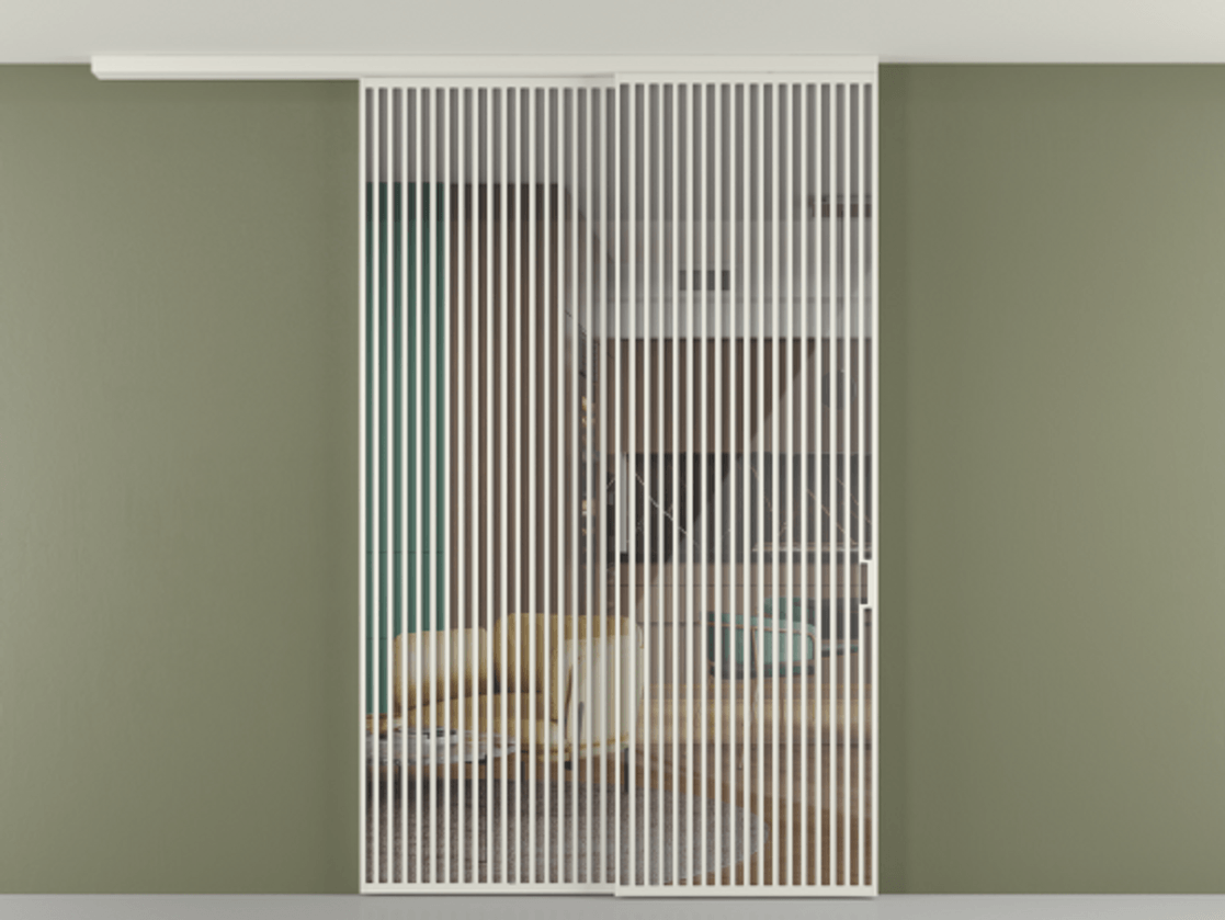 Перегородка Формато вдоль стены на потолок 2 створки с синхронным механизмом АЛПР 040.06 Алюминий Белый Рефлективное прозрачное стекло "Стопсол", калёное Цена 27660 Br | Volhovec