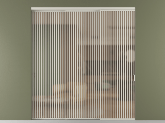 Алюминевая перегородка vn3_06_ Алюминий тёплый серый Сатинированное оранжевое стекло, триплекс, 6мм. Цвет Алюминий тёплый серый. Материал Алюминий в эмали. Коллекция Перегородка Formato внутри проёма 3 створки с синхронным механизмом. Картинка.